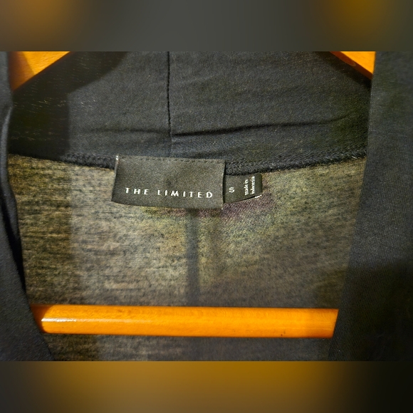 The Limited Small black 1/2 sleeve top - Picture 3 of 7